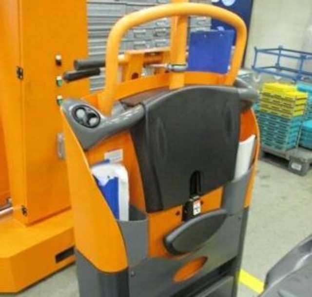 Routenzug mit Anhängern CSD, inkl. Bodenroller, Crown Zugmaschine lagertechnik Routenzug mit Anhängern CSD, inkl. Bodenroller, Crown Zugmaschine – Bild 5