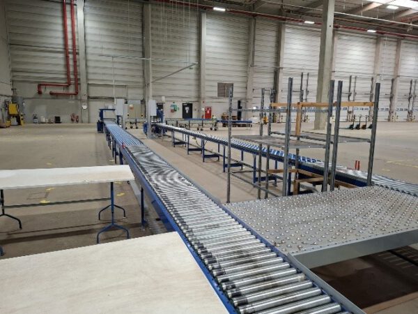 Fördertechnikanlage, AMI, ca. 69m angetrieben, plus 10m unangetrieben, plus 2 angetriebene Scherenrollenbahnen – Bild 5