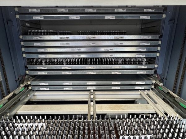 Liftsysteme, Kardex, ca. 4,50m hoch, 250kg / Tablar, Tablar: ca. 1,65m x 62cm – Bild 5