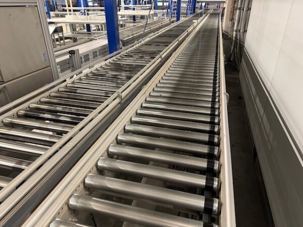 560m angetriebene Kartonförderstrecke, Knapp, mit „kleinem Sorter“ 10 Ausschleusepunkten am Ende – Bild 42
