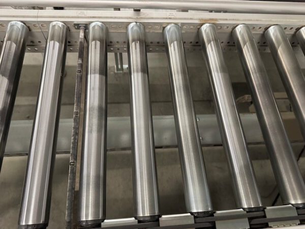 560m angetriebene Kartonförderstrecke, Knapp, mit „kleinem Sorter“ 10 Ausschleusepunkten am Ende – Bild 43