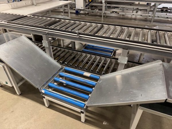 560m angetriebene Kartonförderstrecke, Knapp, mit „kleinem Sorter“ 10 Ausschleusepunkten am Ende – Bild 45