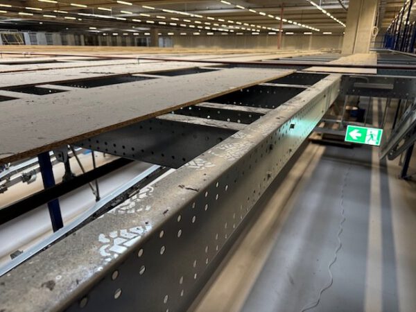 1, 2 oder 3 geschossige Systembau-Lagerbühne / Mezzanine, Profielnorm, Grundfläche Hauptbühne ca. 33 x 79m, bzw. 3.221 m2, 250kg/m2  – Bild 47