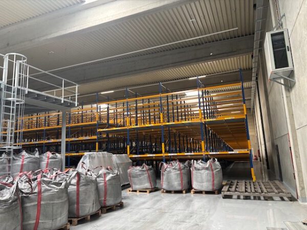 Durchlaufregal für BMW Boxen bzw. Northvolt Boxen bzw. Bins – Bild 6