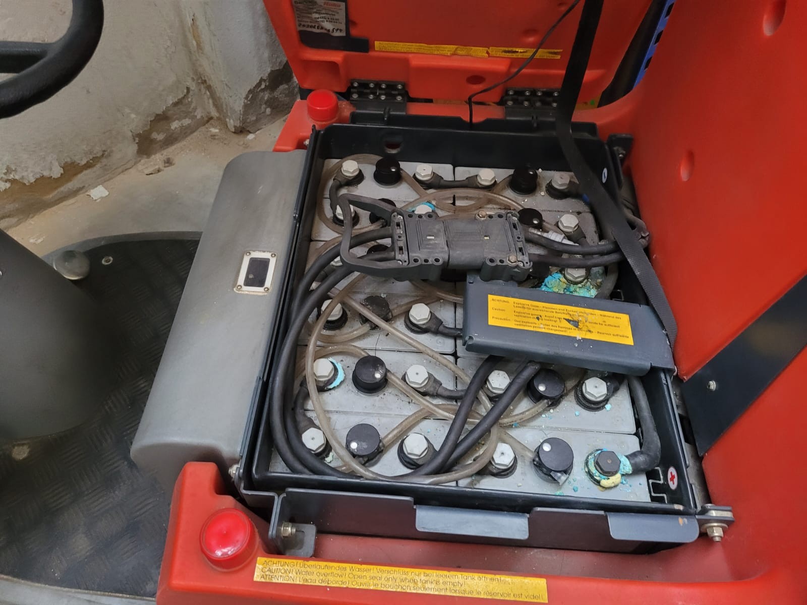 Aufsitz-Scheuersaugmaschine Hakomatic B 750 R lagertechnik Aufsitz-Scheuersaugmaschine Hakomatic B 750 R – Bild 6