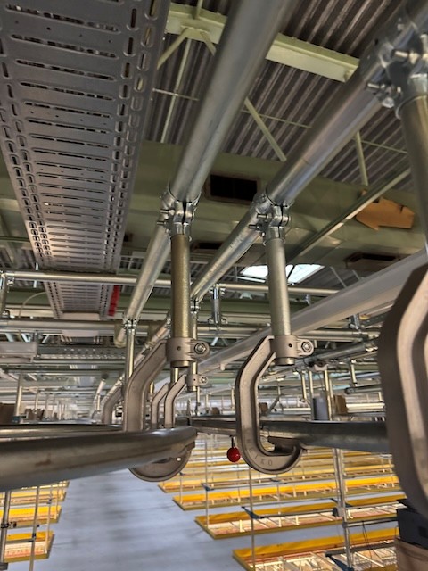 Statisches Hängetextillager, Rundrohrhängebahn, Meiko, ca. 5.000m statische Lagerschienen, ca. 3.600m Trolleysschienen, ca. 1.200 Trolleys, 3 Etagen, inkl. 2.852 m2 Lagerbühne in der Grundfläche, Gesamtfläche ca. 8.556m2 - lagertechnik Statisches Hängetextillager, Rundrohrhängebahn, Meiko, ca. 5.000m statische Lagerschienen, ca. 3.600m Trolleysschienen, ca. 1.200 Trolleys, 3 Etagen, inkl. 2.852 m2 Lagerbühne in der Grundfläche, Gesamtfläche ca. 8.556m2 - – Bild 6