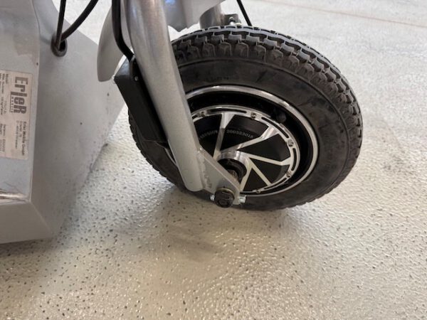 Elektro 3 Rad-Roller mit Sitz, für innerbetrieblichen Transport einer Person plus kleineren Gegenständen – Bild 6