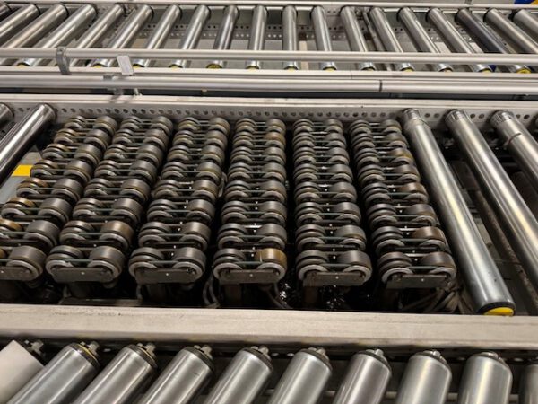 560m angetriebene Kartonförderstrecke, Knapp, mit „kleinem Sorter“ 10 Ausschleusepunkten am Ende – Bild 51