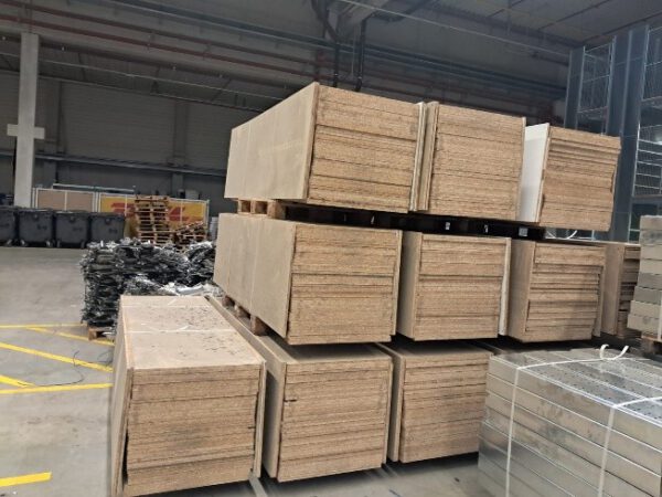 1.344m2 Spanplatten ca. 2400x700x16mm, eine Seite weiß beschichtet – Bild 7