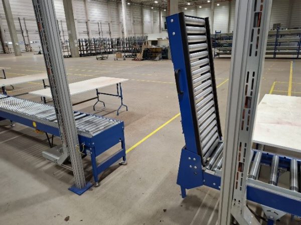 Fördertechnikanlage, AMI, ca. 69m angetrieben, plus 10m unangetrieben, plus 2 angetriebene Scherenrollenbahnen – Bild 7