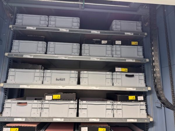 Liftsysteme, Kardex, ca. 4,50m hoch, 250kg / Tablar, Tablar: ca. 1,65m x 62cm – Bild 7