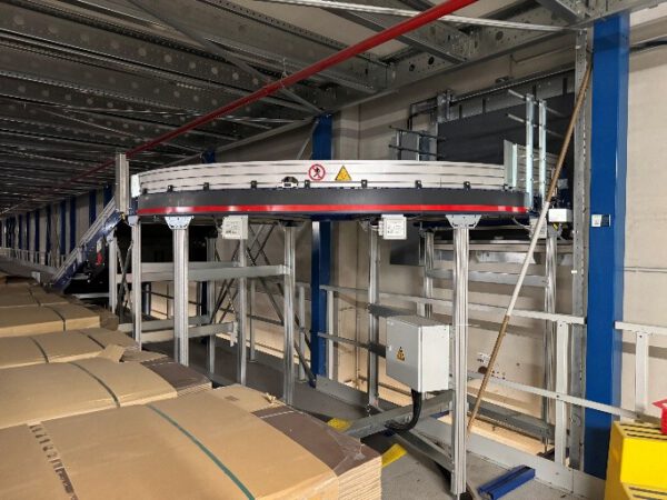 Fördertechnik, VanRiet, ca. 120m, Gurtförderer und 3 Rollenbahnkurven – Bild 8