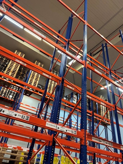 Palettenregal, SSI Schäfer, 6,30m bis 8,60m Höhe , Traversenlänge 1,80m, 4,50m und hauptsächlich 2,70m 1.100kgkg pro Palette, ca. 2.290 Palettenstellplätze, lagertechnik Palettenregal, SSI Schäfer, 6,30m bis 8,60m Höhe , Traversenlänge 1,80m, 4,50m und hauptsächlich 2,70m 1.100kgkg pro Palette, ca. 2.290 Palettenstellplätze, – Bild 8