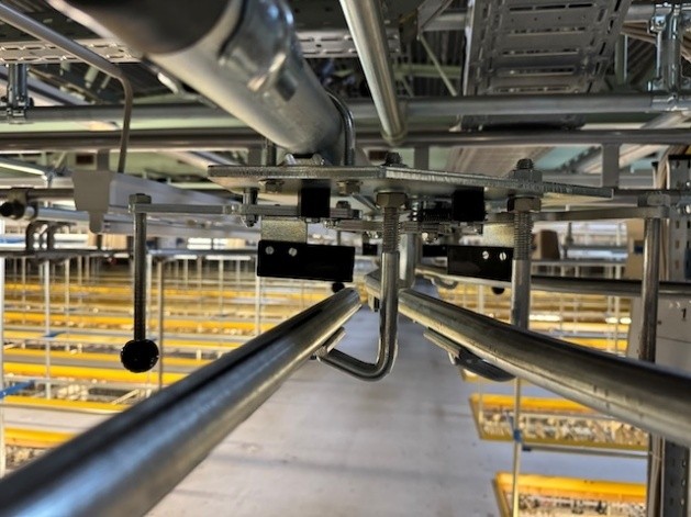 Statisches Hängetextillager, Rundrohrhängebahn, Meiko, ca. 5.000m statische Lagerschienen, ca. 3.600m Trolleysschienen, ca. 1.200 Trolleys, 3 Etagen, inkl. 2.852 m2 Lagerbühne in der Grundfläche, Gesamtfläche ca. 8.556m2 - lagertechnik Statisches Hängetextillager, Rundrohrhängebahn, Meiko, ca. 5.000m statische Lagerschienen, ca. 3.600m Trolleysschienen, ca. 1.200 Trolleys, 3 Etagen, inkl. 2.852 m2 Lagerbühne in der Grundfläche, Gesamtfläche ca. 8.556m2 - – Bild 8