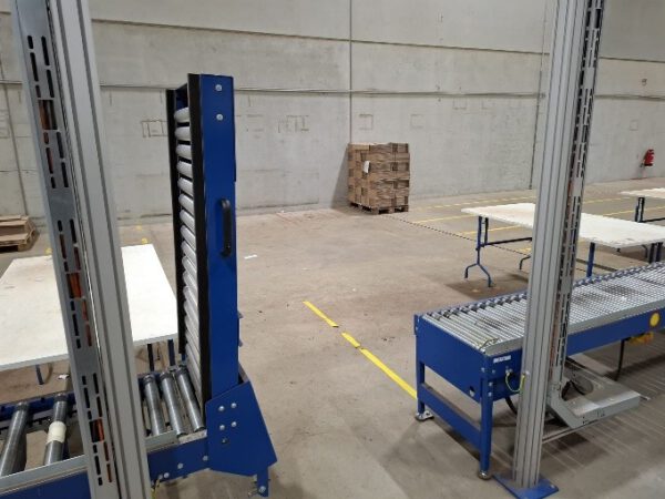 Fördertechnikanlage, AMI, ca. 69m angetrieben, plus 10m unangetrieben, plus 2 angetriebene Scherenrollenbahnen – Bild 8