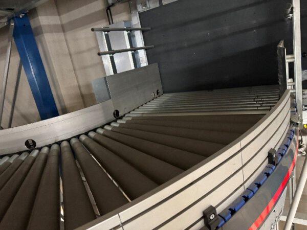 Fördertechnik, VanRiet, ca. 120m, Gurtförderer und 3 Rollenbahnkurven – Bild 9