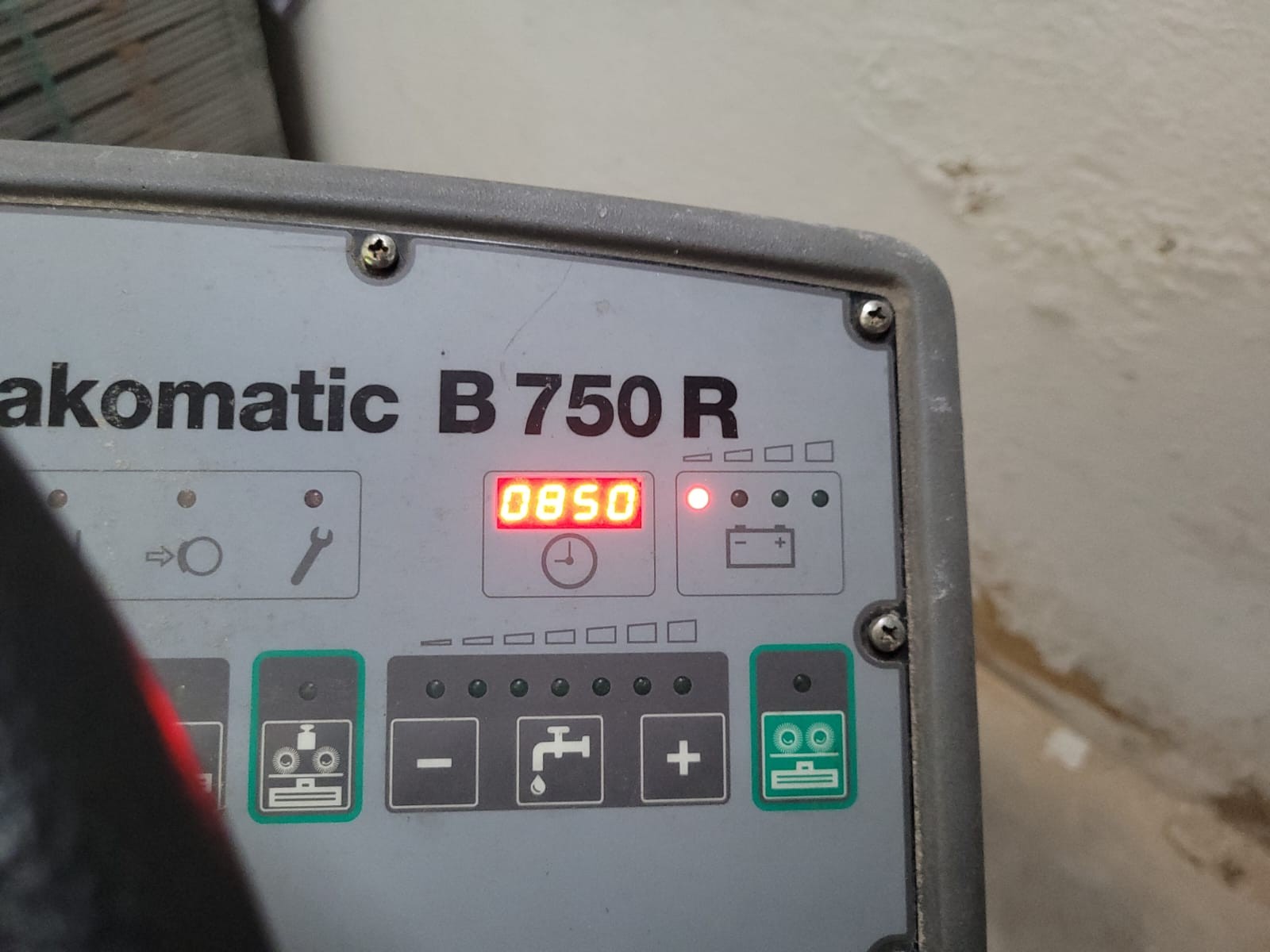 Aufsitz-Scheuersaugmaschine Hakomatic B 750 R lagertechnik Aufsitz-Scheuersaugmaschine Hakomatic B 750 R – Bild 9