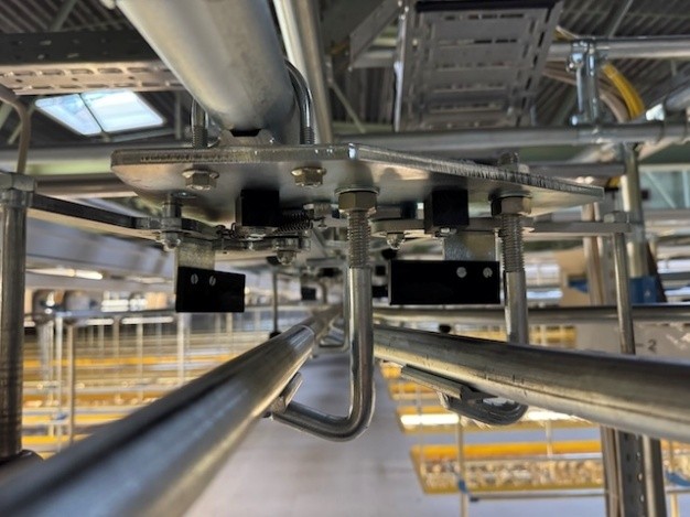 Statisches Hängetextillager, Rundrohrhängebahn, Meiko, ca. 5.000m statische Lagerschienen, ca. 3.600m Trolleysschienen, ca. 1.200 Trolleys, 3 Etagen, inkl. 2.852 m2 Lagerbühne in der Grundfläche, Gesamtfläche ca. 8.556m2 - lagertechnik Statisches Hängetextillager, Rundrohrhängebahn, Meiko, ca. 5.000m statische Lagerschienen, ca. 3.600m Trolleysschienen, ca. 1.200 Trolleys, 3 Etagen, inkl. 2.852 m2 Lagerbühne in der Grundfläche, Gesamtfläche ca. 8.556m2 - – Bild 9