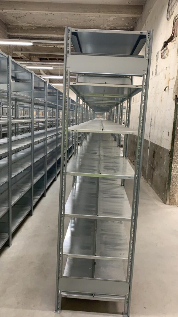 Fachbodenregale, ca. 315 Felder, 150kg / Boden, ideal für Aktenordnerlagerung da mit Mittelsteg der das durchschieben verhindert – gebraucht - : – Bild 11