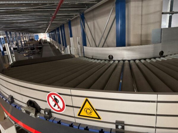 Fördertechnik, VanRiet, ca. 120m, Gurtförderer und 3 Rollenbahnkurven – Bild 10