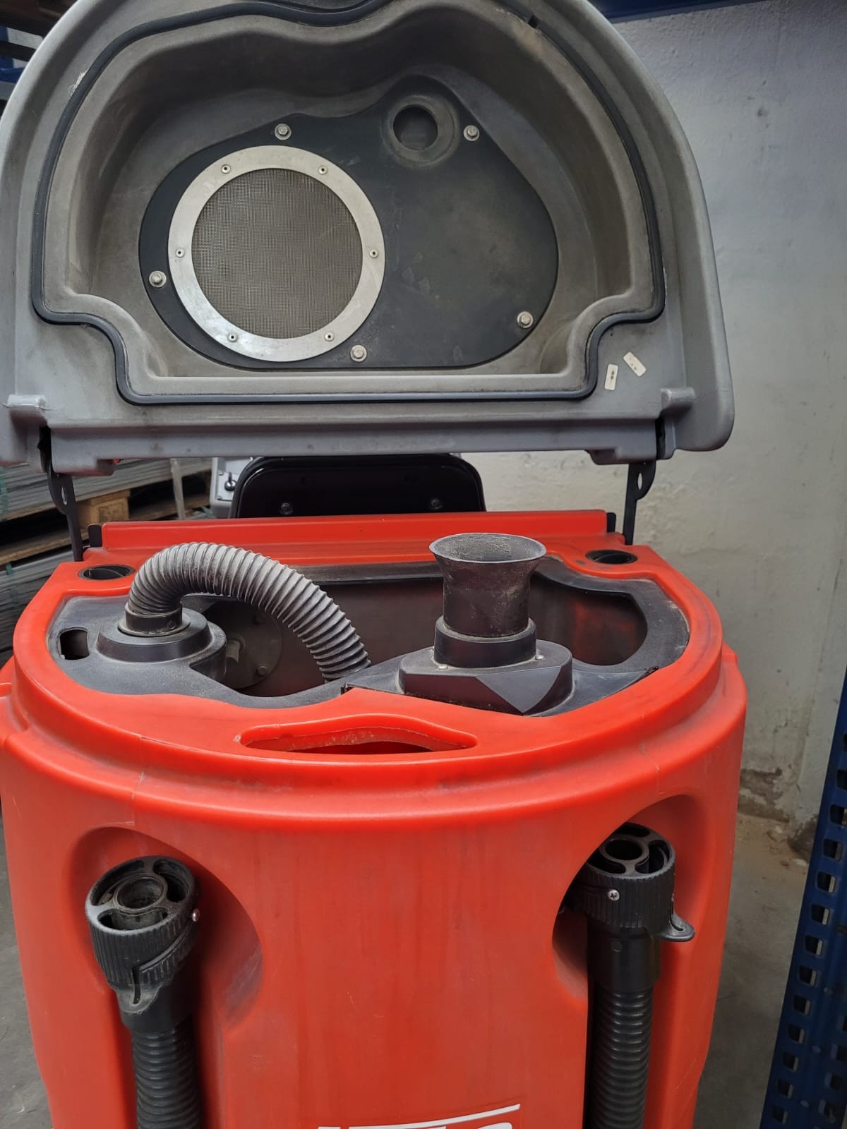 Aufsitz-Scheuersaugmaschine Hakomatic B 750 R lagertechnik Aufsitz-Scheuersaugmaschine Hakomatic B 750 R – Bild 10