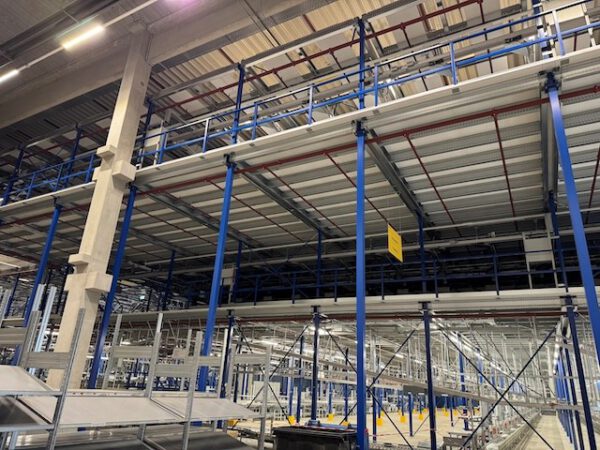 1, 2 oder 3 geschossige Systembau-Lagerbühne / Mezzanine, Profielnorm, Grundfläche Hauptbühne ca. 33 x 79m, bzw. 3.221 m2, 250kg/m2  – Bild 10