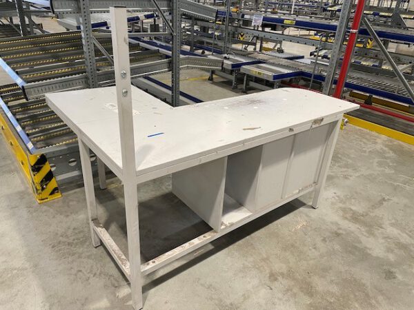 50 x Arbeitstische / Packtisch mit Ecke