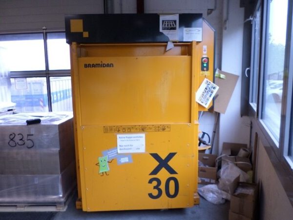 Zwei Ballenpressen, Bramidan X30 – Bild 11
