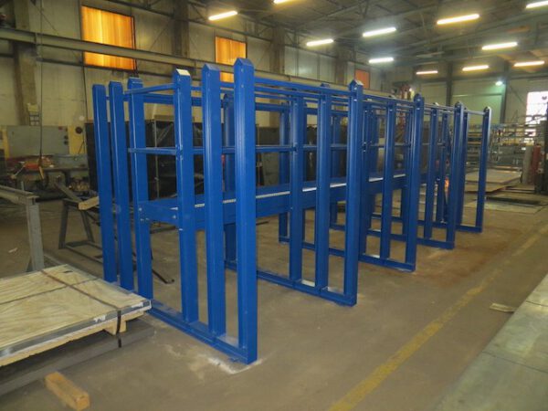 Rungenlager zur vertikalen Lagerung von Blechen, Formatgröße 6.000 x 1.500 bis 6.000 x 2.500 mm, gemischte Lagerung (8 versch. Blechsorten ) – ELBETEC lagertechnik