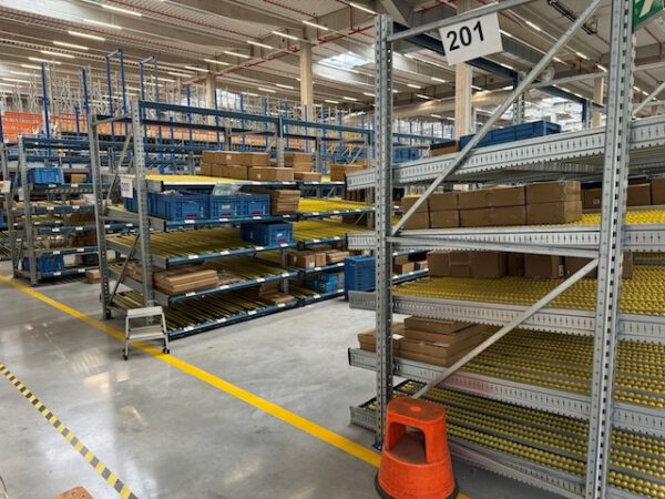 34 Felder Stückgut – Durchlaufregal / Bereitstellregale für Kästen und Kartonagen – Bild 12