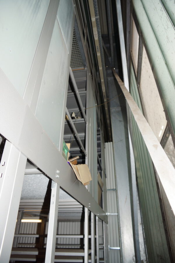 3-Stöckige SSI Schäfer Fachbodenanlage ca. 13,50 x 11m, ca. 216 Felder, Böden 1 x 0,5m, 200kg / Boden – gebraucht - : – Bild 11