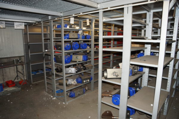 3-Stöckige SSI Schäfer Fachbodenanlage ca. 13,50 x 11m, ca. 216 Felder, Böden 1 x 0,5m, 200kg / Boden – gebraucht - : – Bild 15