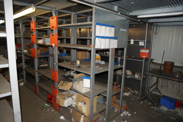 3-Stöckige SSI Schäfer Fachbodenanlage ca. 13,50 x 11m, ca. 216 Felder, Böden 1 x 0,5m, 200kg / Boden – gebraucht - : – Bild 16