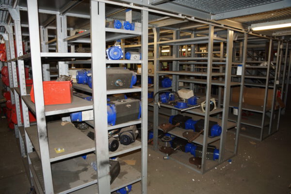 3-Stöckige SSI Schäfer Fachbodenanlage ca. 13,50 x 11m, ca. 216 Felder, Böden 1 x 0,5m, 200kg / Boden – gebraucht - : – Bild 21