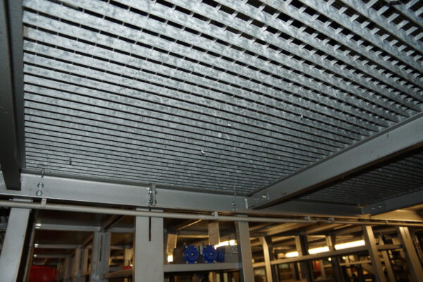 3-Stöckige SSI Schäfer Fachbodenanlage ca. 13,50 x 11m, ca. 216 Felder, Böden 1 x 0,5m, 200kg / Boden – gebraucht - : – Bild 22