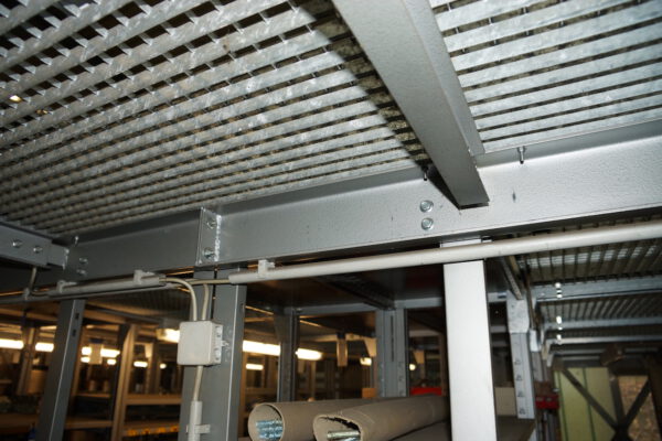3-Stöckige SSI Schäfer Fachbodenanlage ca. 13,50 x 11m, ca. 216 Felder, Böden 1 x 0,5m, 200kg / Boden – gebraucht - : – Bild 31