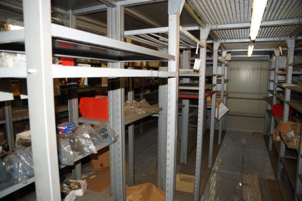 3-Stöckige SSI Schäfer Fachbodenanlage ca. 13,50 x 11m, ca. 216 Felder, Böden 1 x 0,5m, 200kg / Boden – gebraucht - : – Bild 34