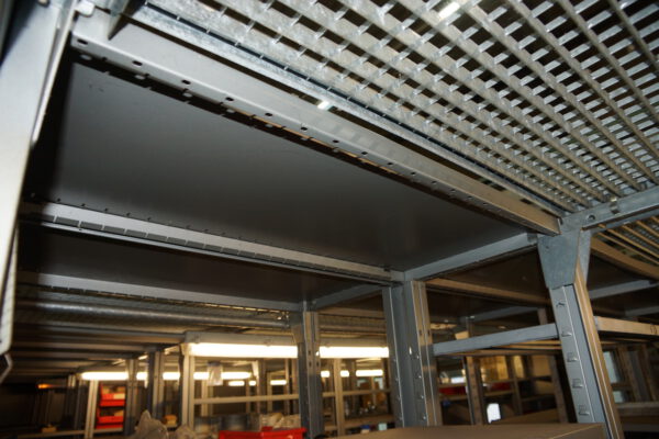 3-Stöckige SSI Schäfer Fachbodenanlage ca. 13,50 x 11m, ca. 216 Felder, Böden 1 x 0,5m, 200kg / Boden – gebraucht - : – Bild 35