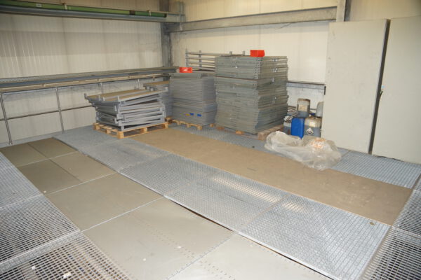 3-Stöckige SSI Schäfer Fachbodenanlage ca. 13,50 x 11m, ca. 216 Felder, Böden 1 x 0,5m, 200kg / Boden – gebraucht - : – Bild 48