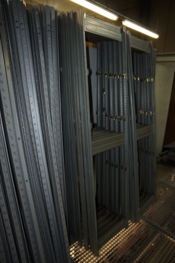 3-Stöckige SSI Schäfer Fachbodenanlage ca. 13,50 x 11m, ca. 216 Felder, Böden 1 x 0,5m, 200kg / Boden – gebraucht - : – Bild 50