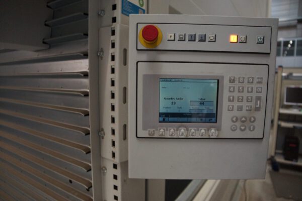 12 Stück Lagerlifte, Kardex, ca. 10m hoch (kürzbar), Tablargröße 3,65 x 0,86m, mind. 320kg pro Tablar – gebraucht -: lagertechnik