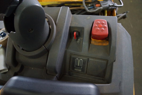 Nr.3, ELEKTRO NIEDERHUBWAGEN 2,5t, ERE 225, Baujahr: 2009, 13.003 Stunden – Bild 4