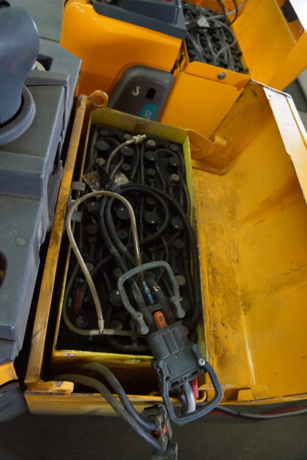 Nr.3, ELEKTRO NIEDERHUBWAGEN 2,5t, ERE 225, Baujahr: 2009, 13.003 Stunden – Bild 6