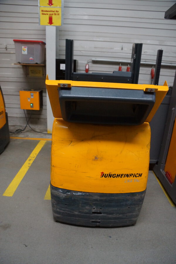Nr.11, Vertikal-Kommissionierer 1to, EKS 110 L, Baujahr: 2004, 7.427 Stunden – Bild 2