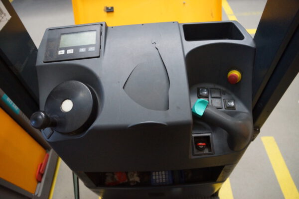 Nr.11, Vertikal-Kommissionierer 1to, EKS 110 L, Baujahr: 2004, 7.427 Stunden – Bild 6