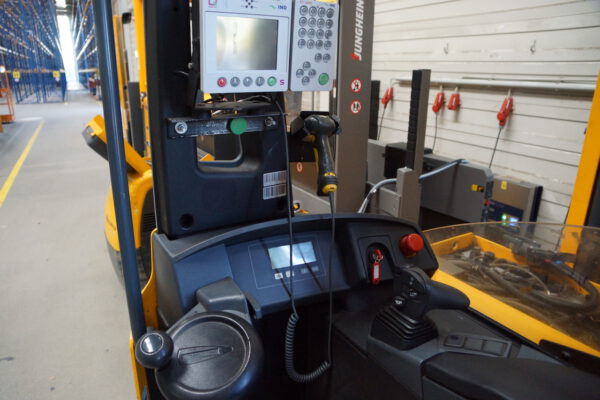 Nr.13, Schubmast­stapler 1,4, ETM/V 214, Baujahr: 2011, 10.924 Stunden – Bild 3