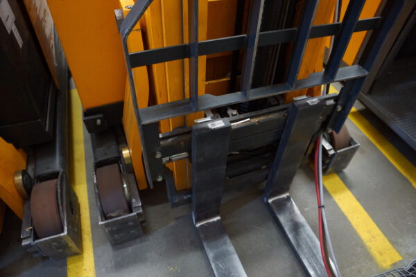 Nr.13, Schubmast­stapler 1,4, ETM/V 214, Baujahr: 2011, 10.924 Stunden – Bild 10