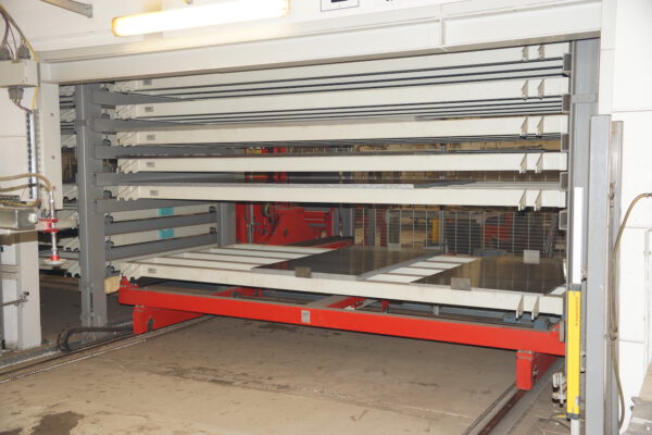 vollautomatisches Blechlager mit 6 Auslagerstationen, 1 Einlagerstation, Remmert, für Bleche max. 4000x2000mm, 243 Lagerplätze, 200 vorhandene Kassetten, max. Beladung pro Palette 5000kg – gebraucht - : lagertechnik