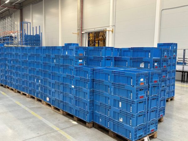 16.000 Stück, Eurostapelbehälter mit 1 Seite zum Hochklappen, UTZ, 600x400x270mm, blau – Bild 18