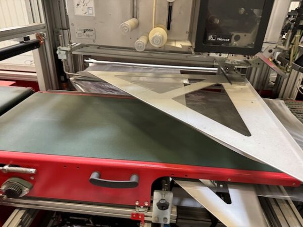 Folienverpackungsmaschine, Cellophanierung von Liegeware (Textil) oder anderen kleinen Teilen, inkl. Drucker – Bild 26